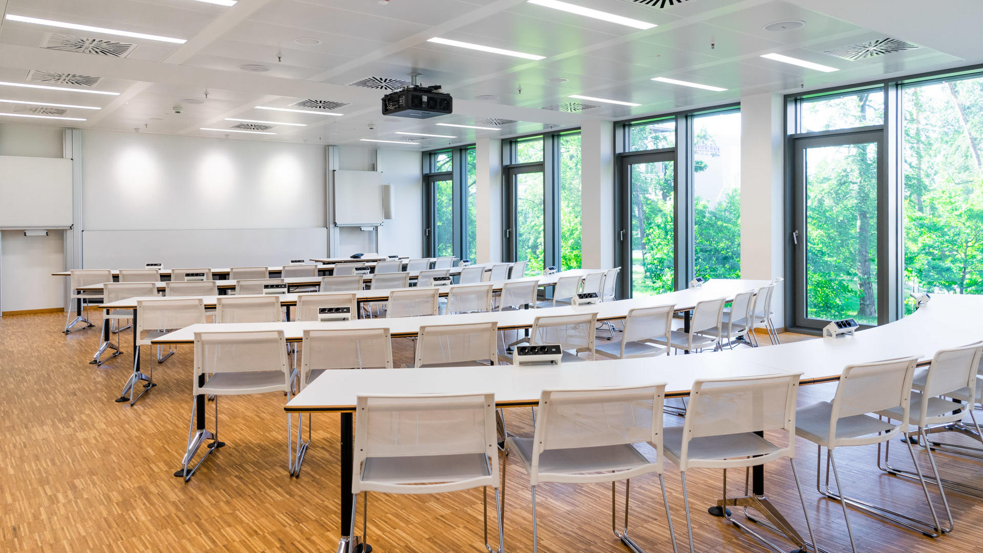 Auditorium in der HOLM GmbH mit Bestuhlung