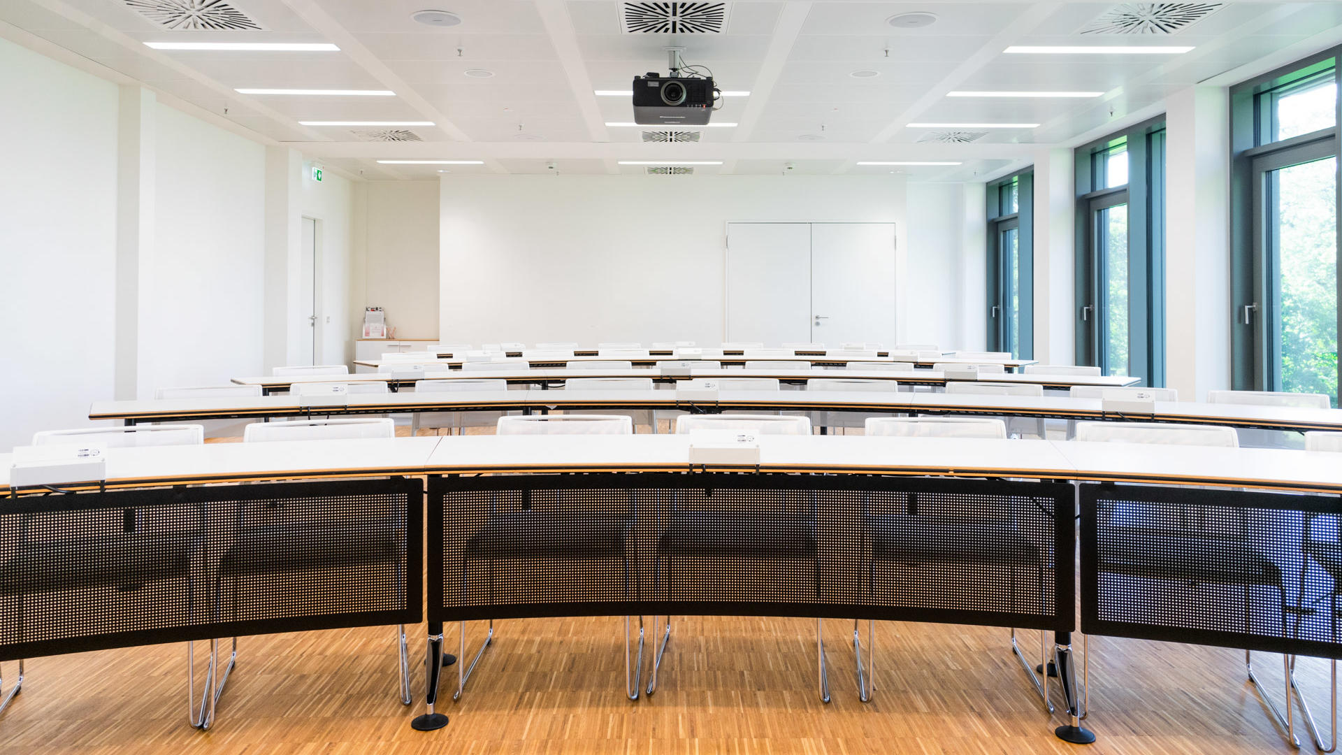 Auditorium in der HOLM GmbH Sicht auf Bestuhlung