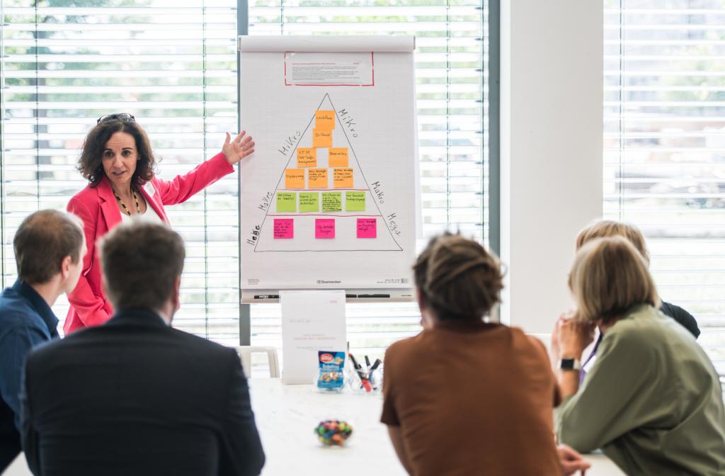 Susanne Theilacker präsentiert